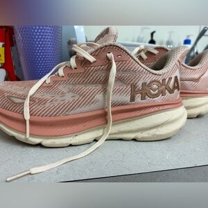 Sandstone/cream Clifton 9